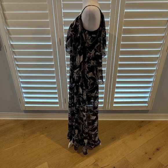 White House Black Market Black and White Sundress Sz 6 - Picture 6 of 9